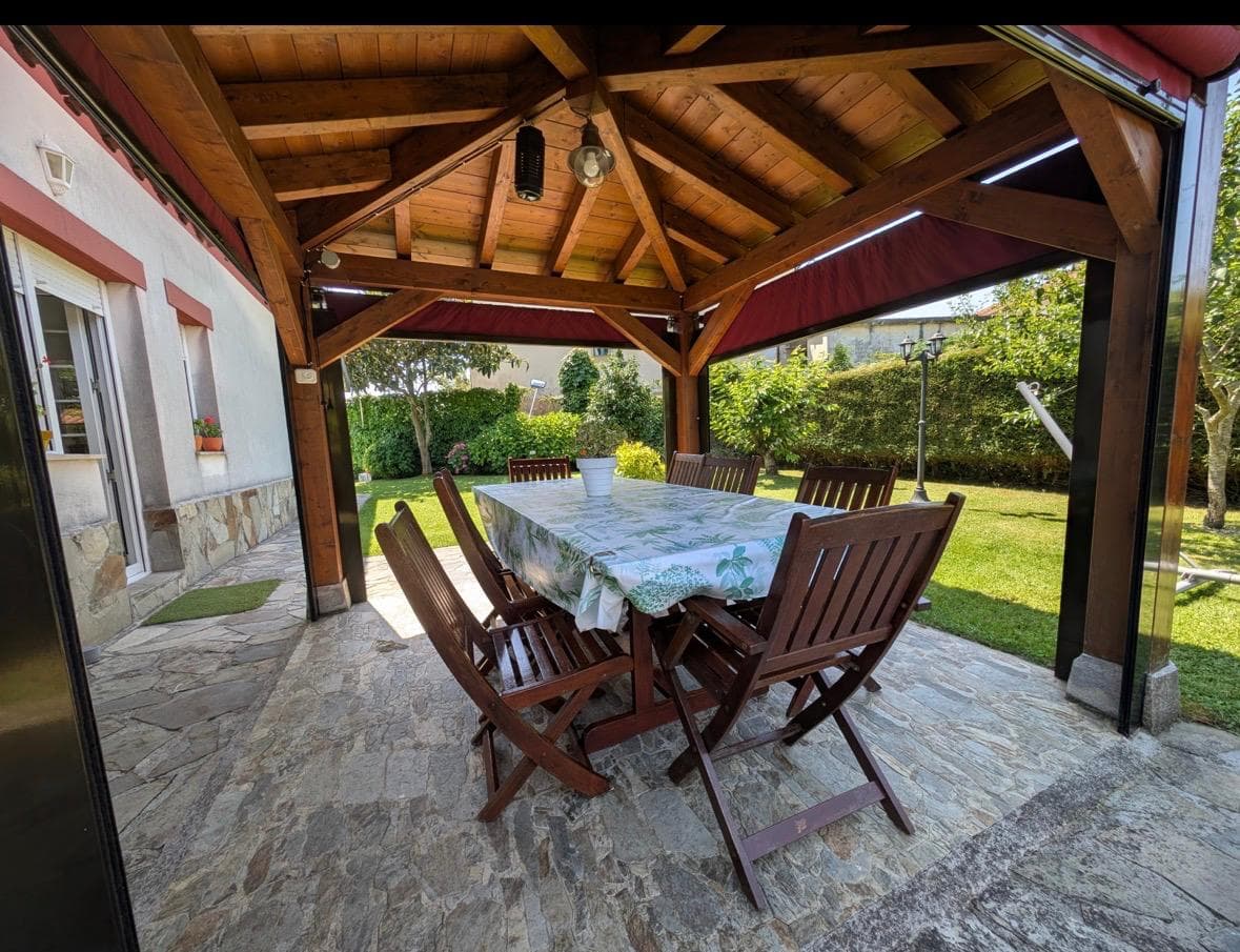 Rincón de descanso en el jardín privado de Villa Maddi